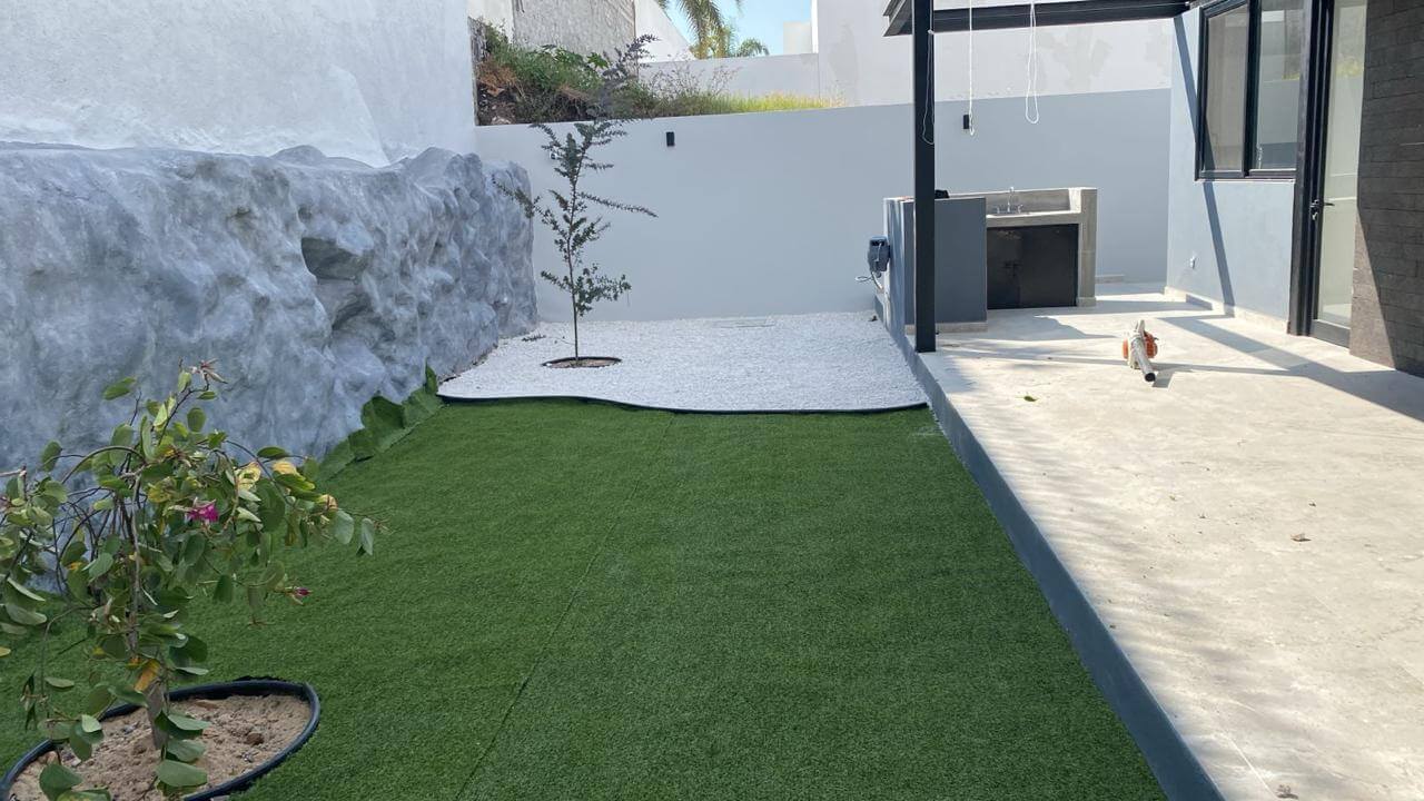 Paisajismo Concá, jardín trasero instalación